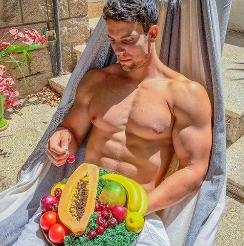 健美教练吃瓜,揭秘健身圈幕后趣闻